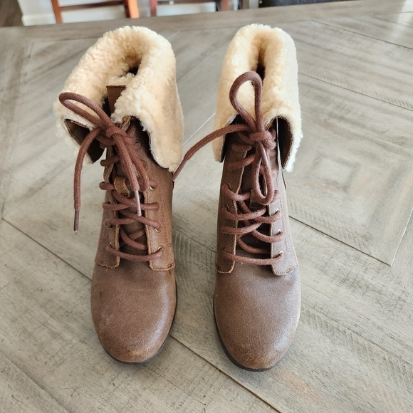 UGG Zea Leather Wedge Boots - Picture 6 of 10